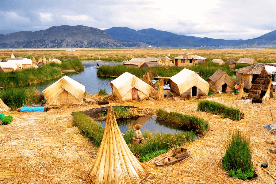 Full Day Tour a las Islas de Los Uros y Taquile en lancha rápida