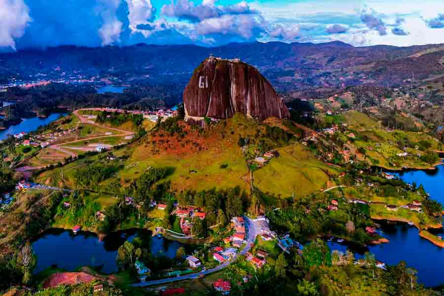 Guatapé y la Piedra del Peñol: Tour Privado Desde Medellín